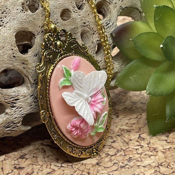 GOLD  3D BUTTERFLY CAMEO Pink  PENDANT NECKLACE Victorian Style Birthday gift - Picture 5 of 10